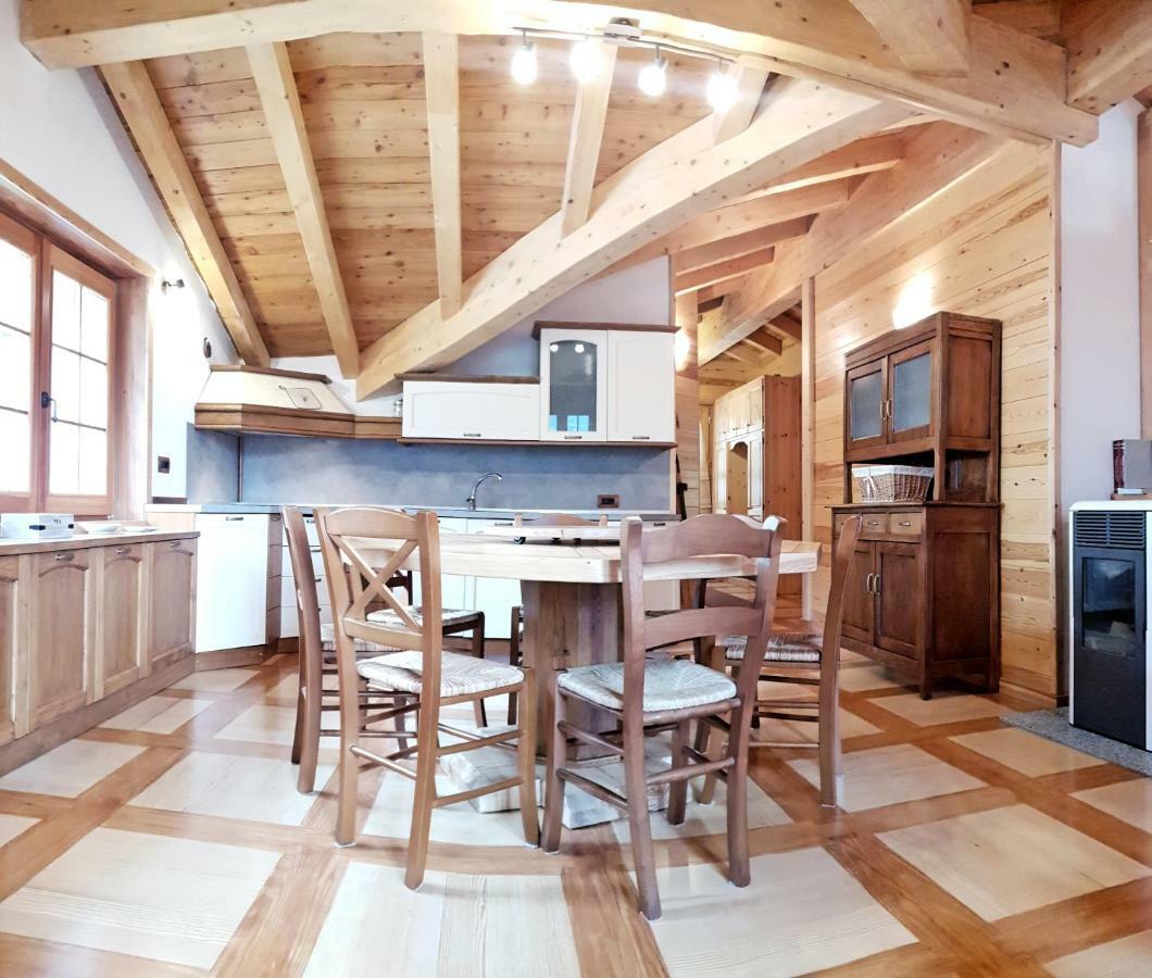 Casa Vacanza In Tipico Chalet Di Montagna Villa Varzo Exterior photo